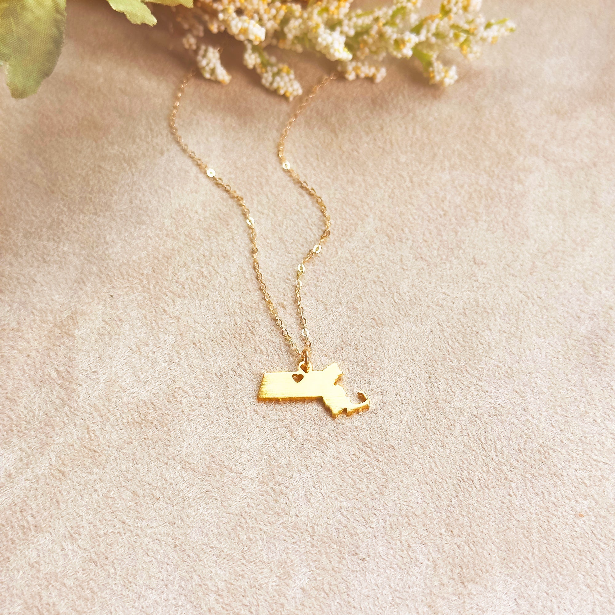 state necklace, state outline necklace, custom state jewelry, heart stamped state necklace, state charm necklace, personalized state pendant, USA state necklace, hometown necklace, state map necklace