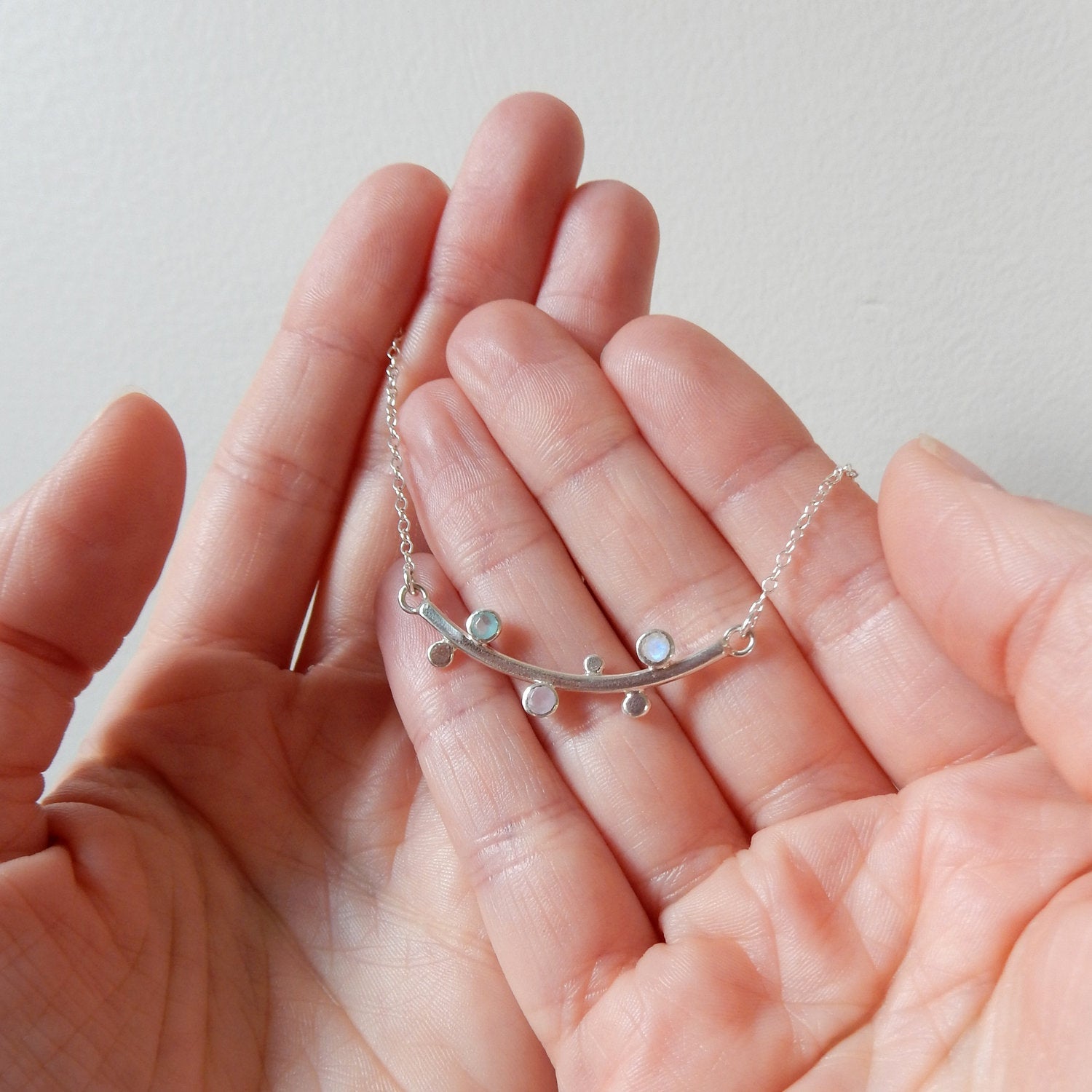 Curved Bar Necklace with Birthstones Sterling Silver, Rose Gold, Gold, Family Tree Christmas Gift for Grandmother, Stocking Stuffer Necklace for Mom