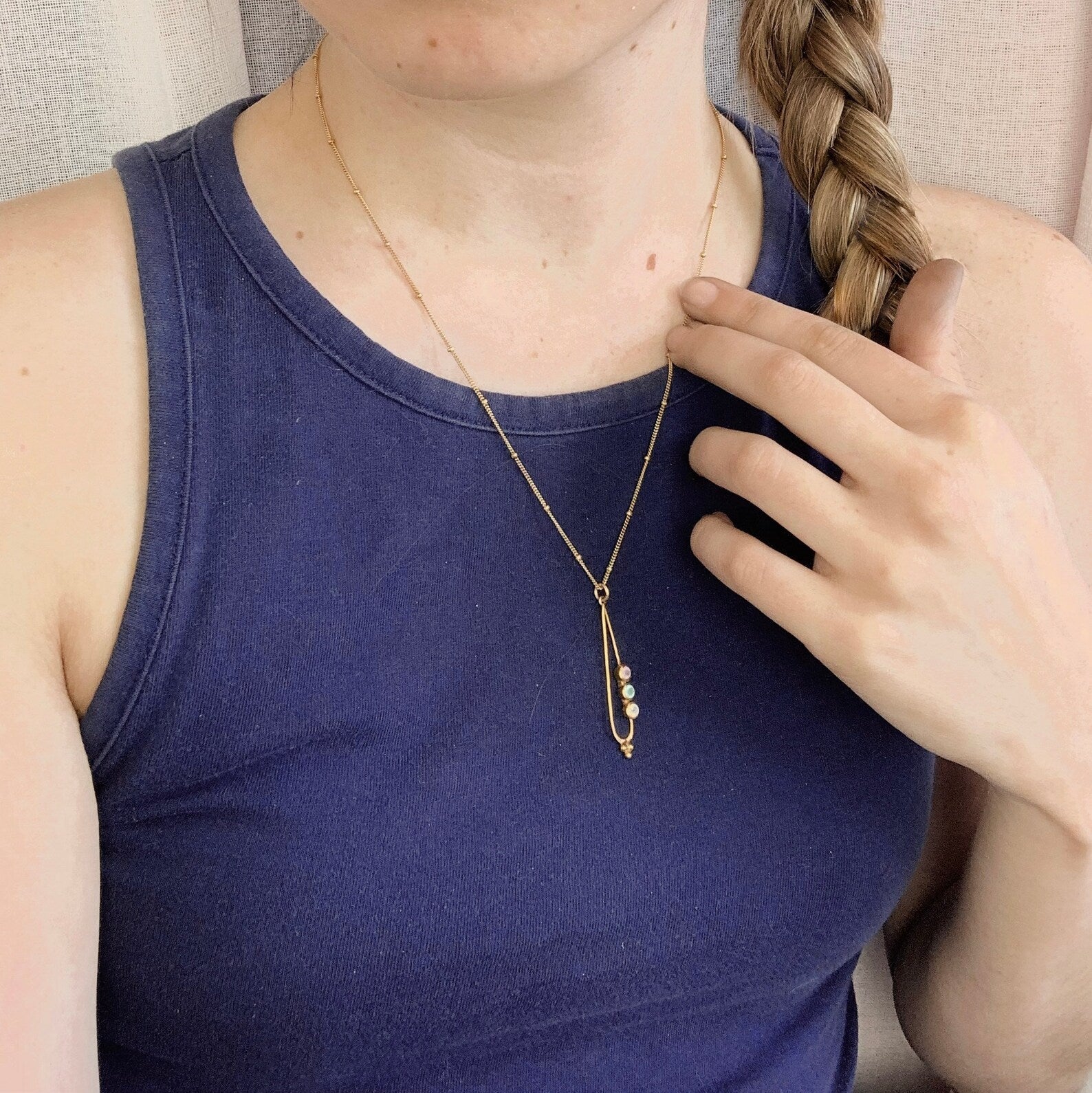 model jewelry, satellite chain, three stone pendant necklace