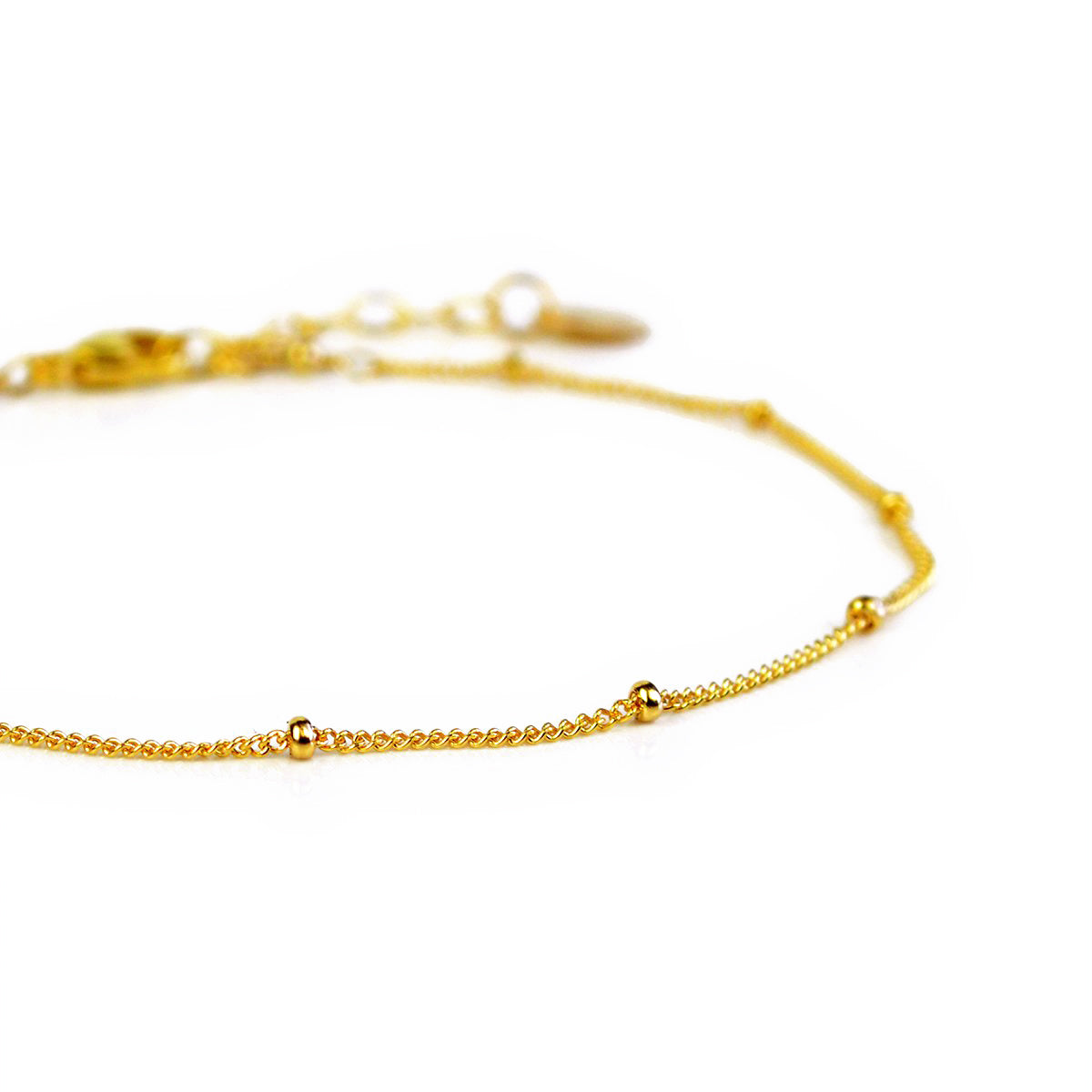 Detailed image of the gold filled satellite chain anklet.