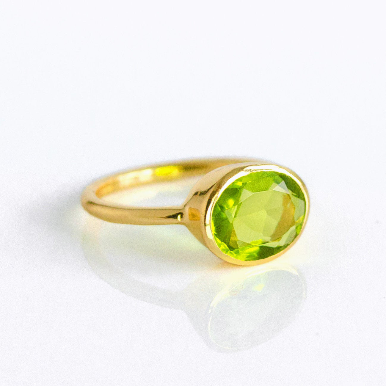 peridot_oval_ring_gold.jpg