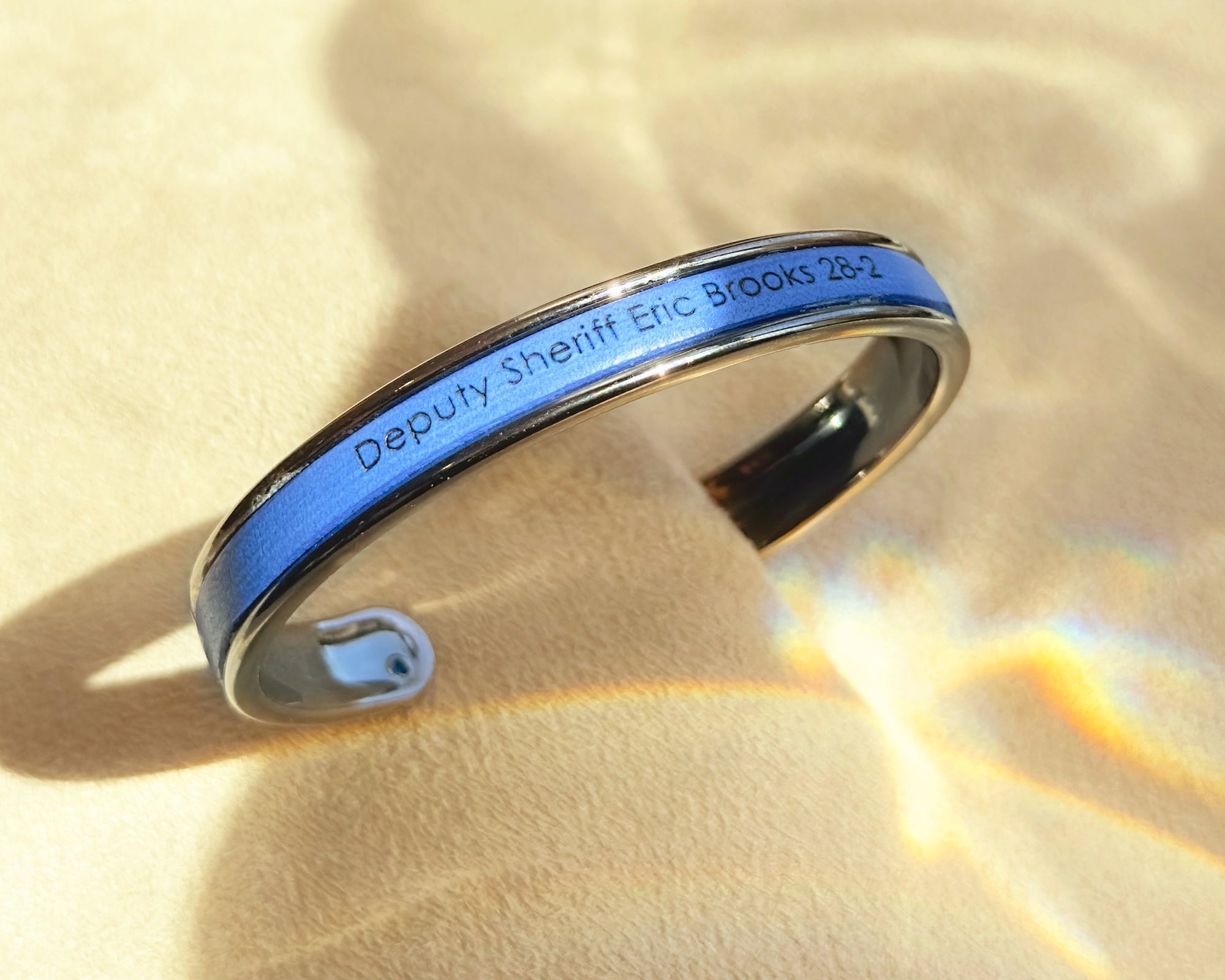 Men’s genuine leather bracelet with custom engraved bars, featuring personalized names, dates, or symbols, a meaningful gift for dad, husband, or son for Father’s Day, birthday, or anniversary.