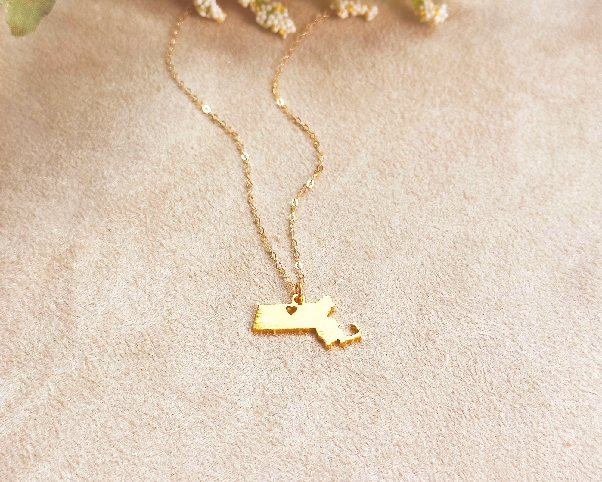 state necklace, state outline necklace, custom state jewelry, heart stamped state necklace, state charm necklace, personalized state pendant, USA state necklace, hometown necklace, state map necklace