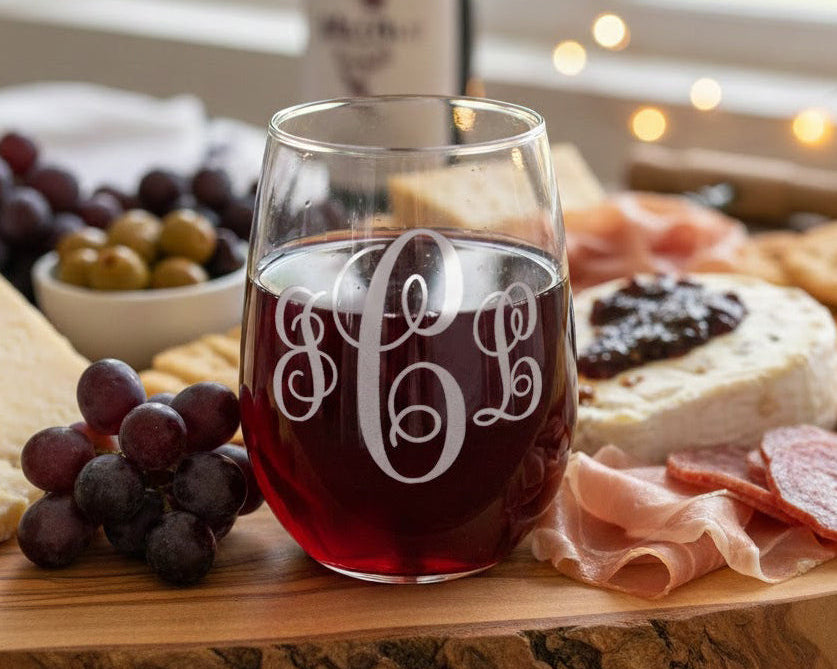 Personalized stemless wine glass with custom monogram engraving. Ideal for St. Patrick’s Day wine gifts, luxury charcuterie pairings, and bridesmaid favors.