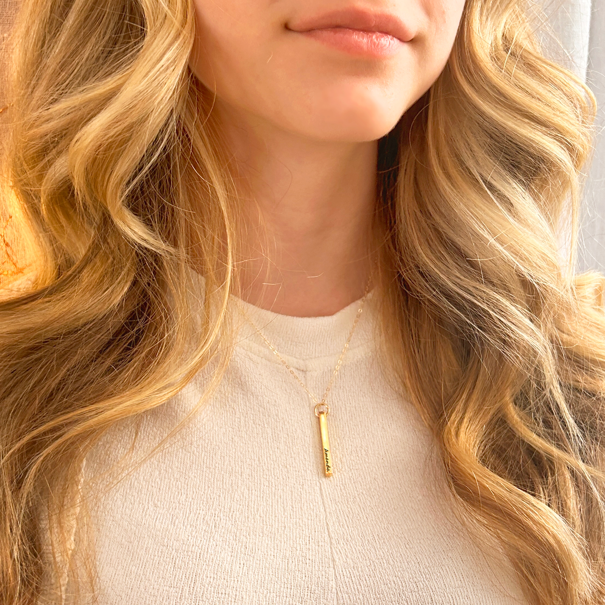 3d-bar-necklace-black-engraving-on-danique.png