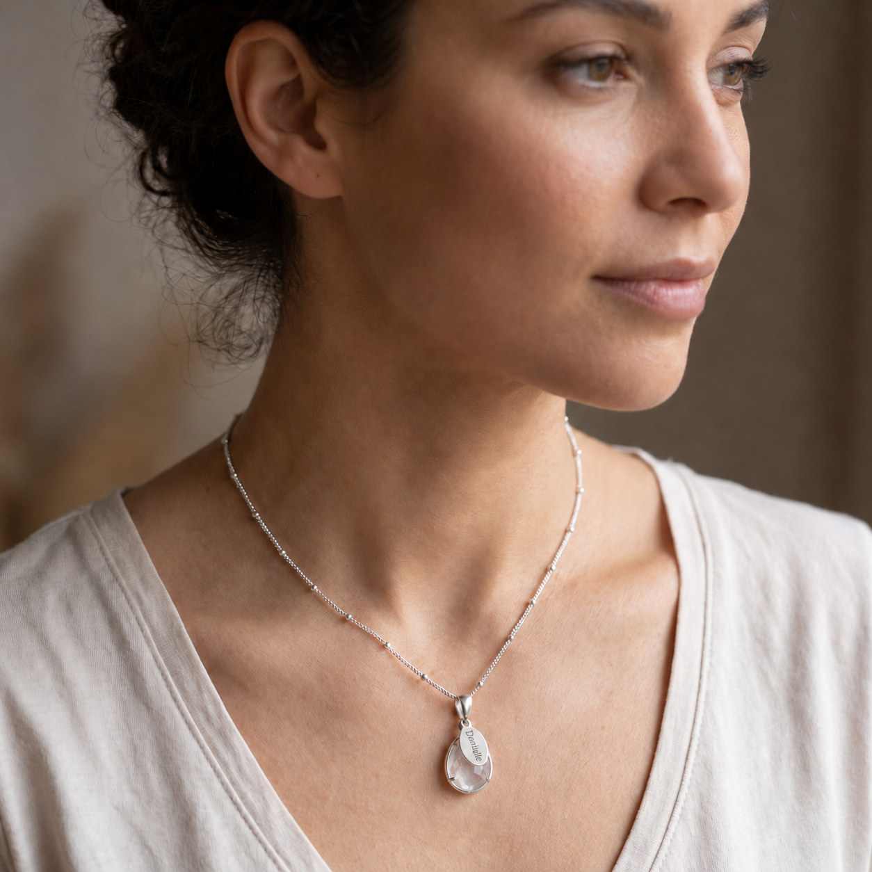 clear-quartz-name-oval-tag-necklace-model.png