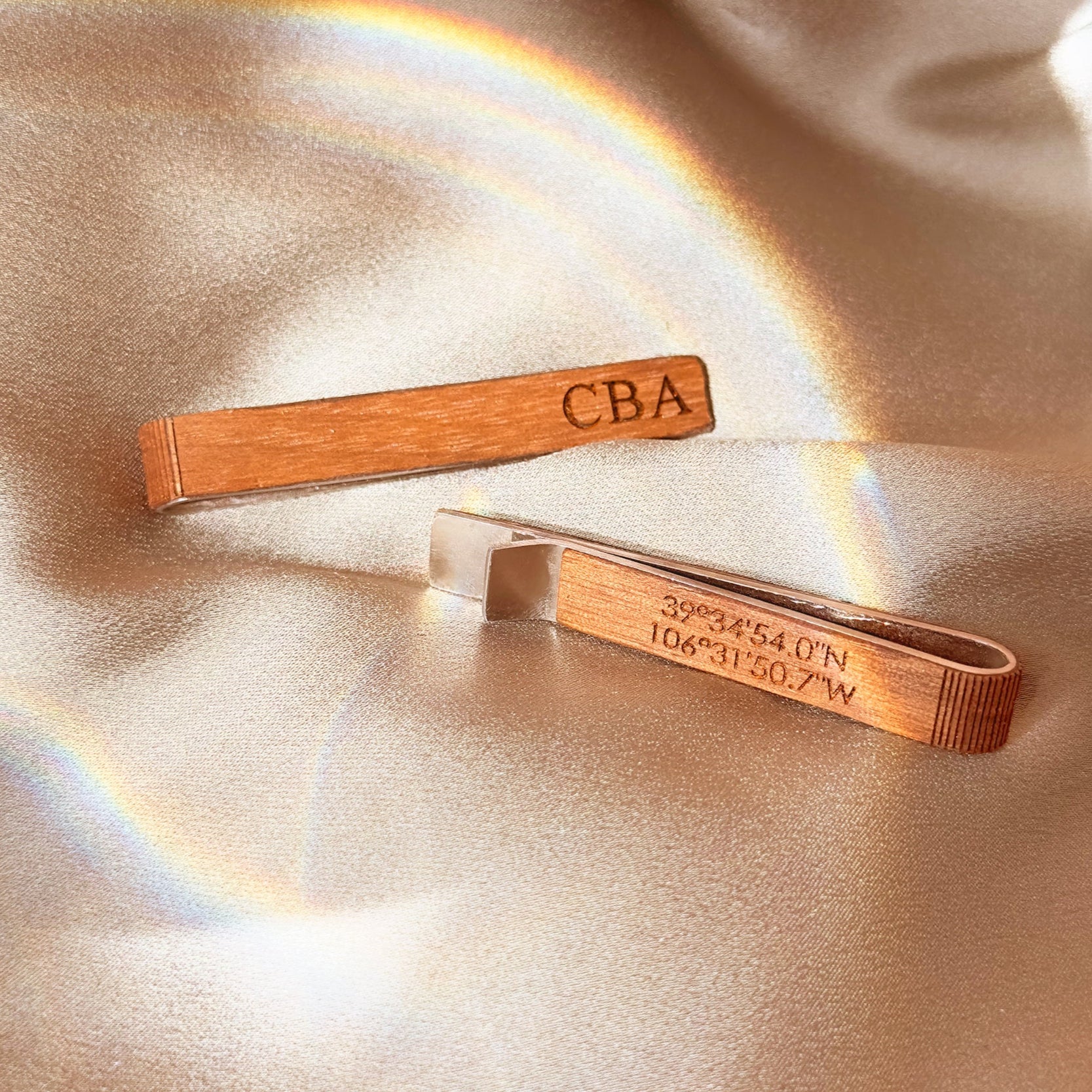 Custom engraved wooden tie clip with monogram initials on the front and custom coordinates on the back, styled on champagne satin fabric. Ideal men’s gift for weddings, groomsmen, groom, Father’s Day, graduation, or retirement. Handcrafted from premium wood with personalization options for initials, dates, coordinates, or handwriting. A meaningful accessory for formal events and everyday elegance.