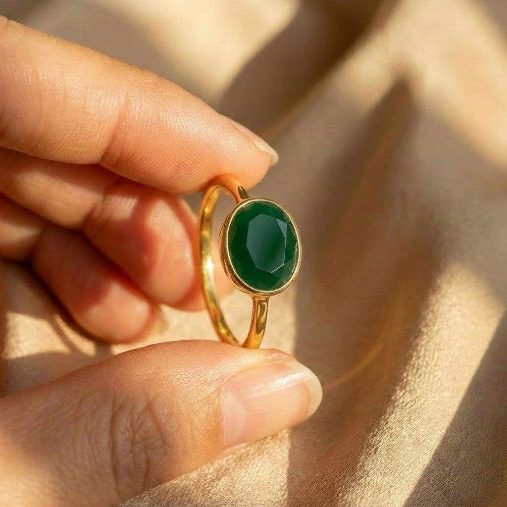 Green Onyx ring, May birthstone jewelry, Custom green gemstone ring, Personalized chalcedony ring, Green aventurine alternative, Heart chakra stone, Earth gemstone ring, Healing green jewelry, Faceted birthstone ring, Elegant green ring