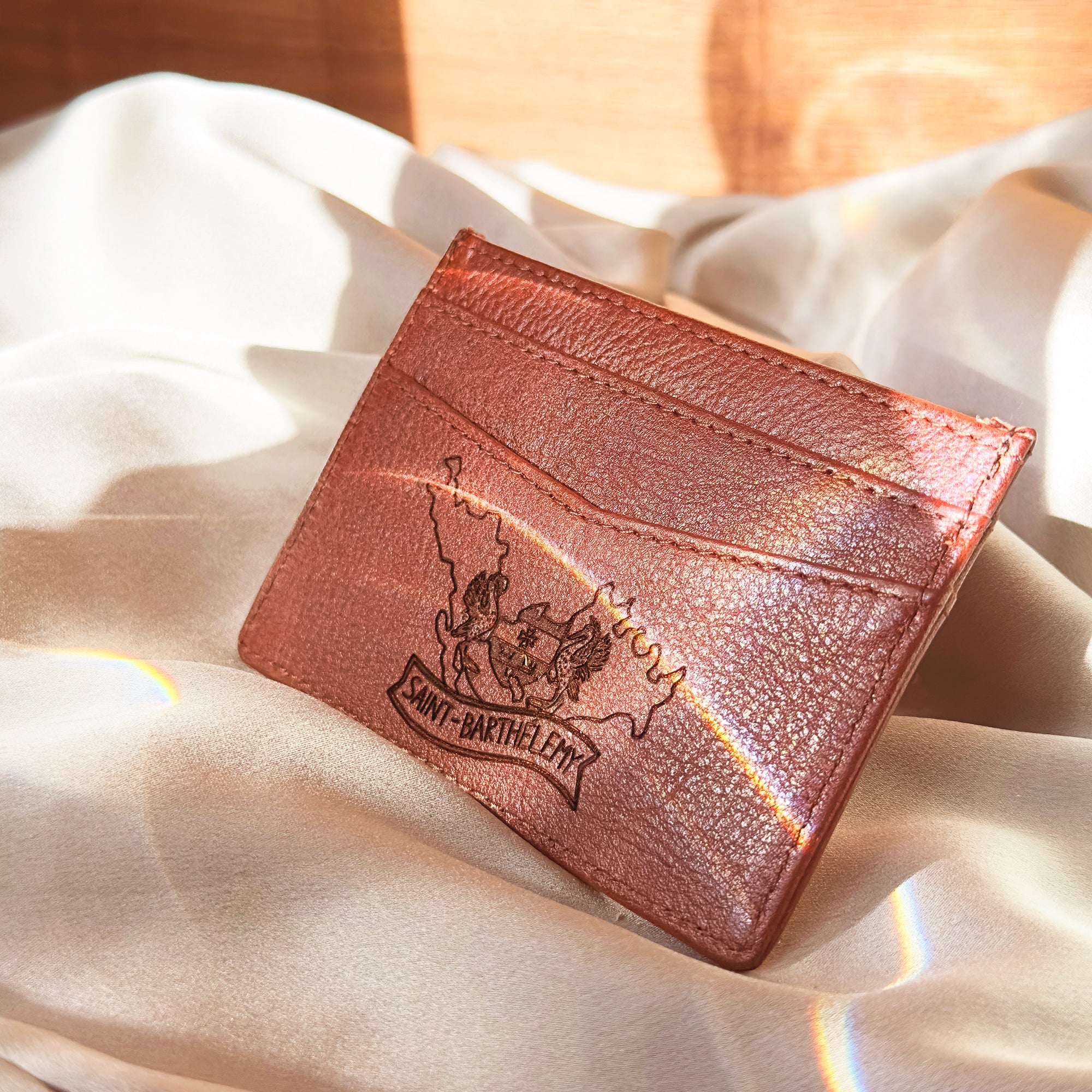 A custom engraved slim leather card holder in espresso brown, designed with two card slots on each side and a center pocket for cash. Personalized with initials or handwriting engraving, this minimalist wallet makes the perfect gift for men, including boyfriends, husbands, dads, or groomsmen. Premium full-grain leather with durable craftsmanship ensures a timeless and practical accessory, ideal for birthdays, Christmas, or anniversaries.