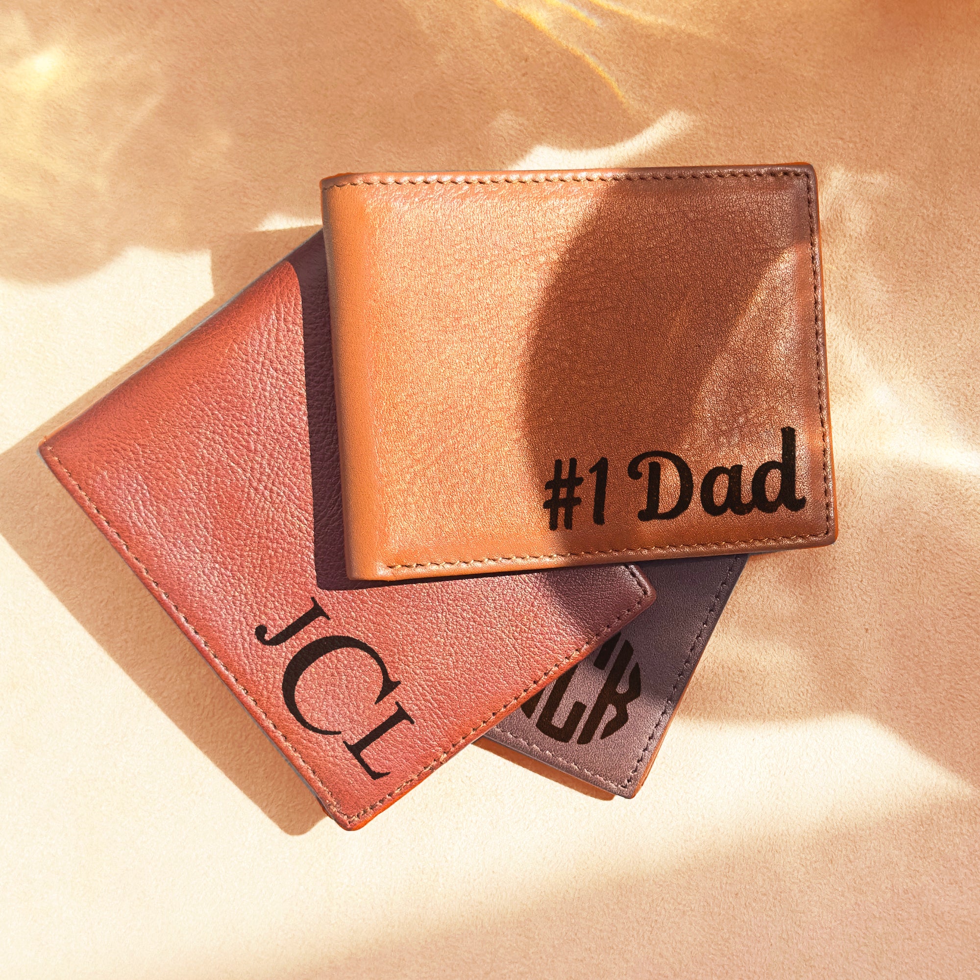 Personalized leather wallets with custom engraving, including monogram initials and #1 Dad design, handcrafted from natural leather in honey brown. This custom wallet for men makes a meaningful Father’s Day wallet, birthday gift for dad, or Christmas present. Engraved wallets for men with initials, handwriting, or coordinates are thoughtful personalized gifts for husband, boyfriend, or grandfather.
