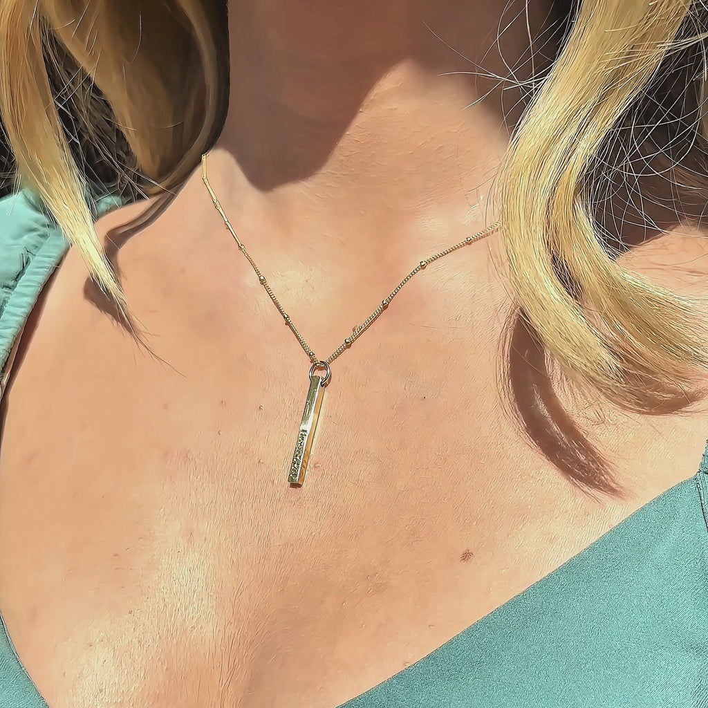 Video showcasing custom engraved dainty 3D bar necklace in gold, featuring a personalized vertical bar pendant with name engraving, modern minimalist style, and delicate chain movement—perfect gift for her, mom, bridesmaids, or anniversary.
