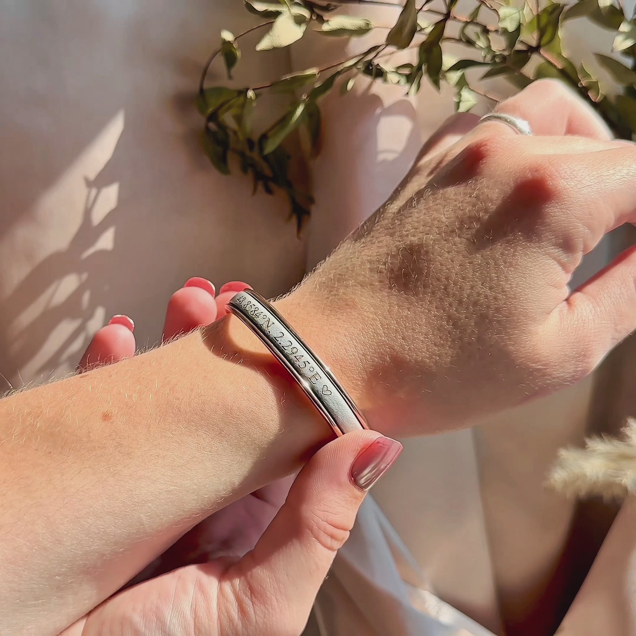 Video featuring a custom engraved leather cuff bangle bracelet handcrafted from genuine natural leather. Personalized with initials, coordinates, or a special message, this unique bracelet makes a thoughtful gift for men or women for anniversaries, Christmas, or Father’s Day.