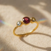A video showcasing Custom mom birthstone ring with three stones, center stone for mother and two side stones for children