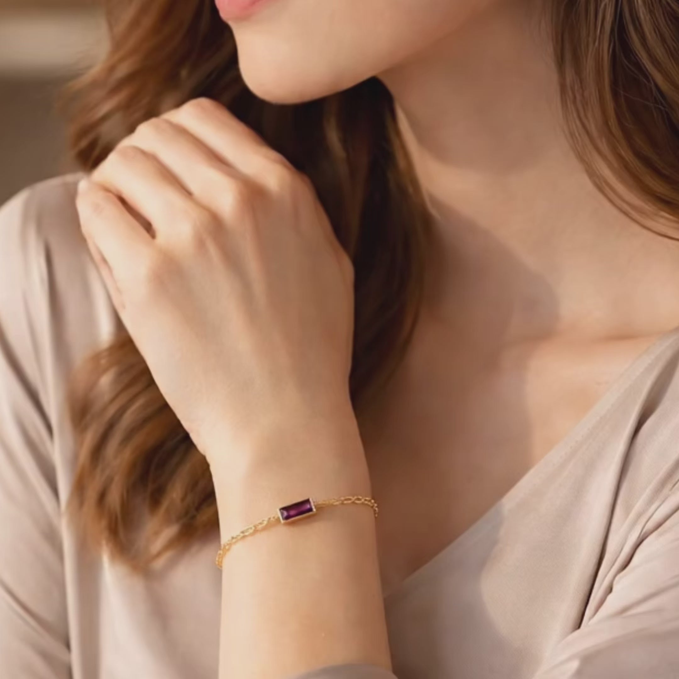 Custom birthstone and name bracelet in gold with rectangular baguette gemstones and engraved name bars, personalized family jewelry featuring multiple birthstones and custom names, delicate gold chain bracelet for mom or grandma gift, dainty stacking bracelet with blue and pink stones, meaningful mother’s jewelry keepsake, handmade personalized birthstone bracelet for women, elegant minimalist custom name jewelry gift for her