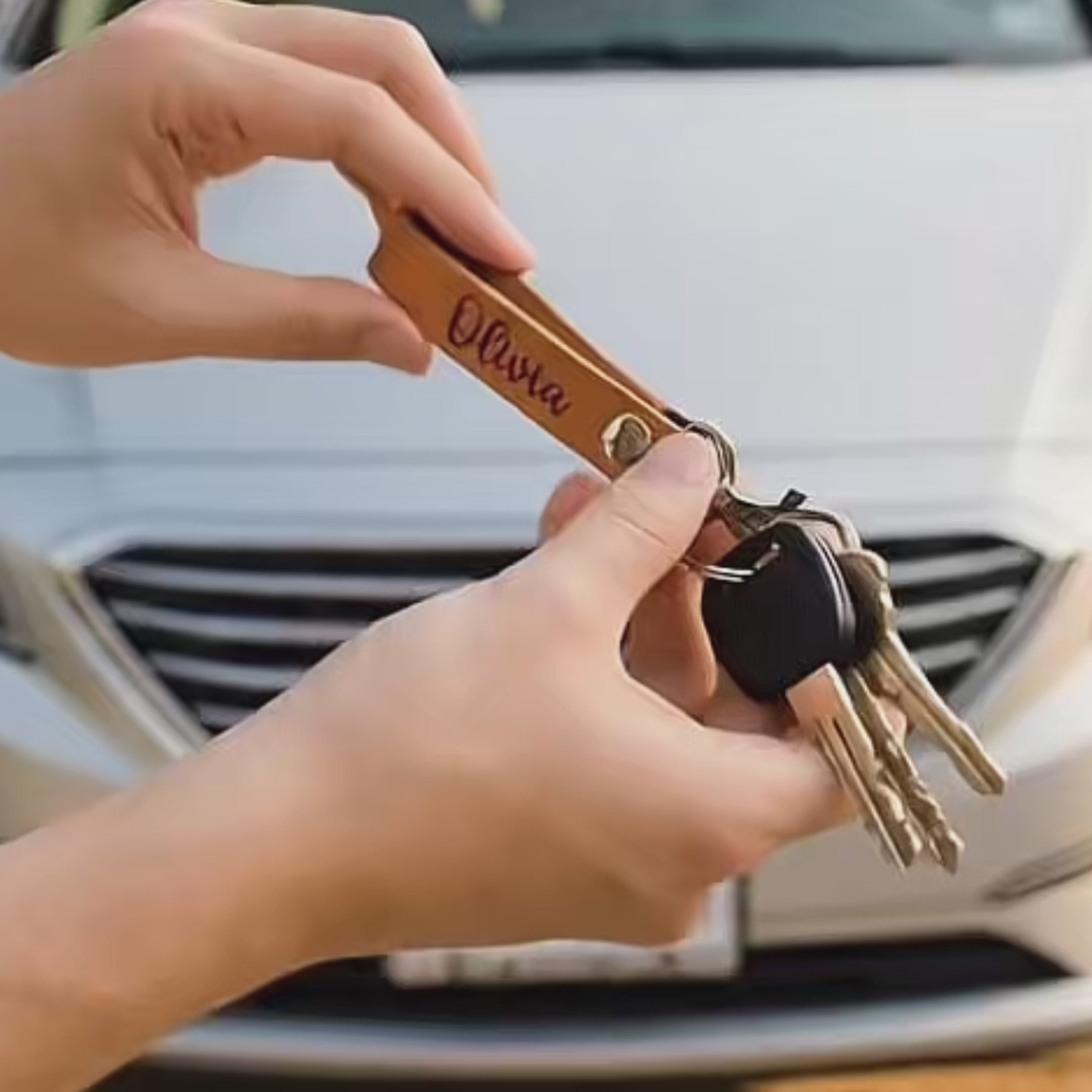 custom engraved leather loop keychain with personalized name engraving, minimalist brown leather keychain gift for him, handmade leather key holder