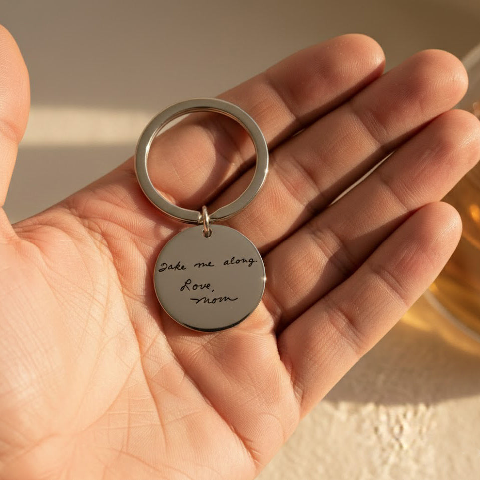Personalized circle keychain held in hand, showcasing engraved name and message on polished metal surface. Custom engraved round keychain designed for everyday use, made from durable stainless steel. Meaningful keepsake keychain gift for dad, mom, or loved one, ideal for birthdays, Father’s Day, or sentimental gifting.