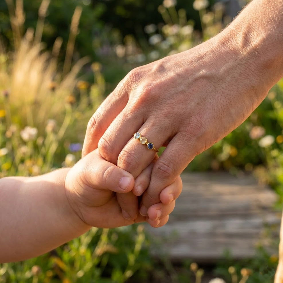 Personalized mother’s birthstone ring on hand, faceted 3 stone family ring gift for mom