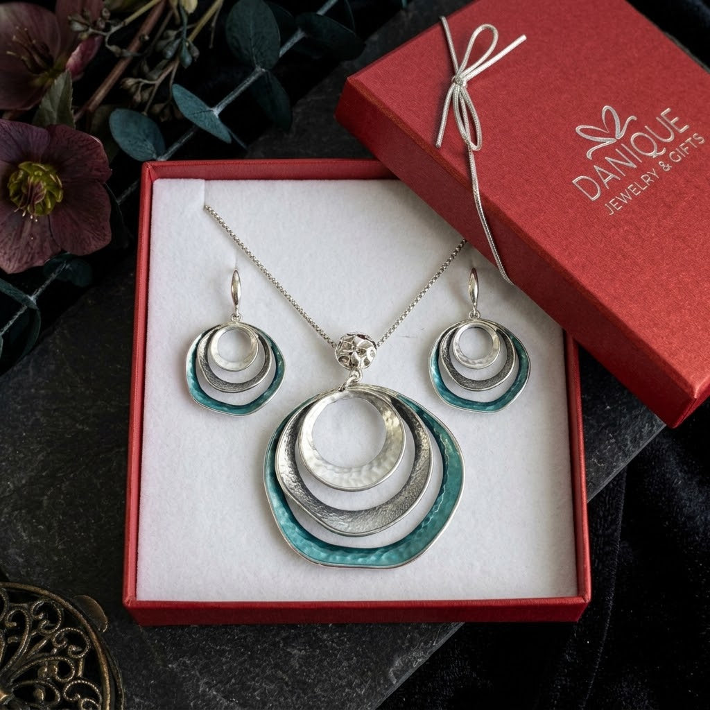 Triple circle necklace in Danique Jewelry gift box
