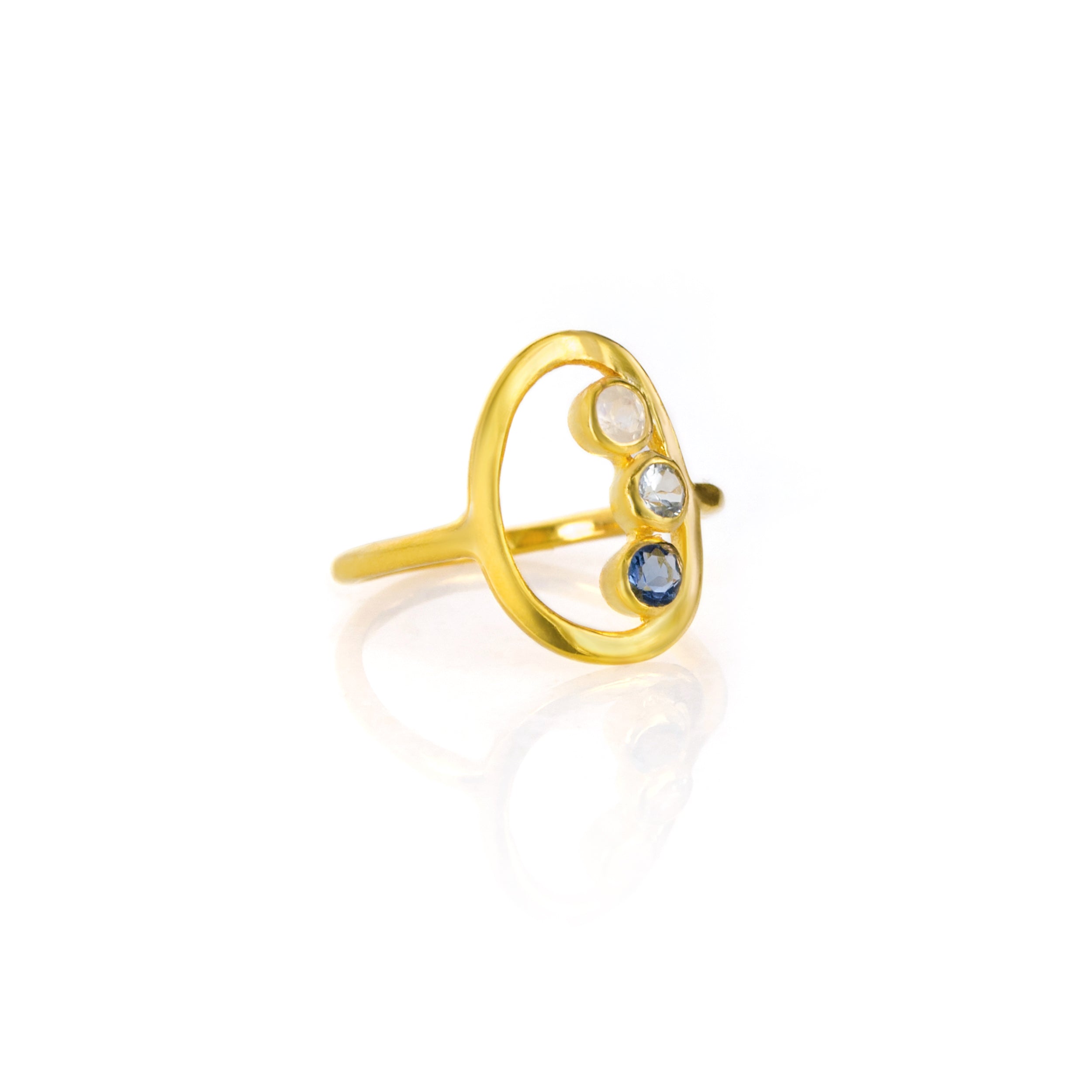 largeovalringthreestones-0658.jpg