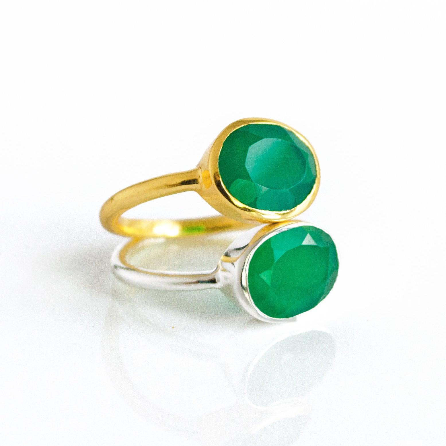 Green Onyx ring, May birthstone jewelry, Custom green chalcedony ring, Personalized birthstone ring, Green aventurine alternative, Heart chakra healing stone, Earth gemstone ring, Elegant green jewelry, Faceted gemstone ring, Birthstone gift