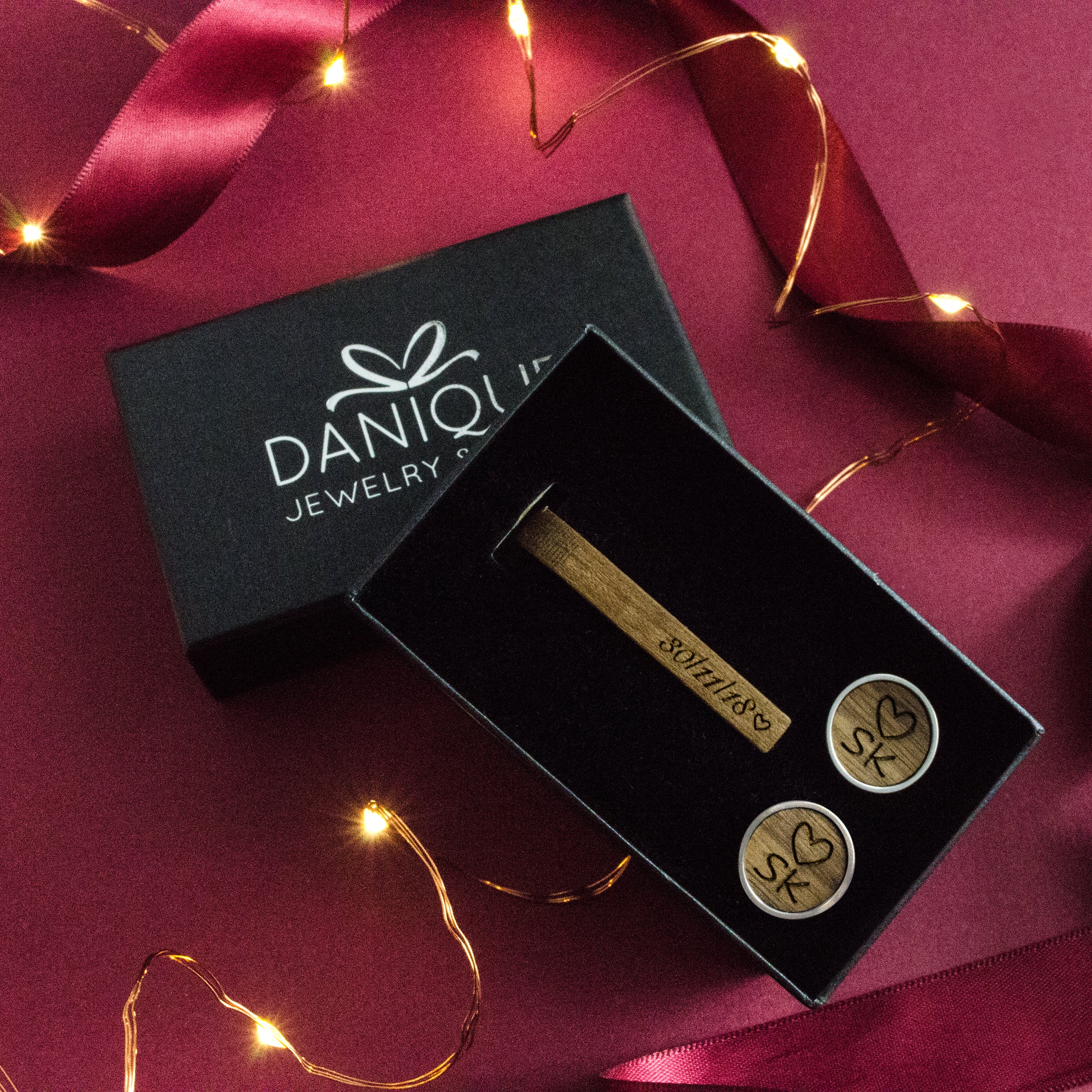Gifting ready! Be ready for the 5th anniversary with this wood tie clip and cufflinks set! Each gift will be packaged in our signature gift box. 